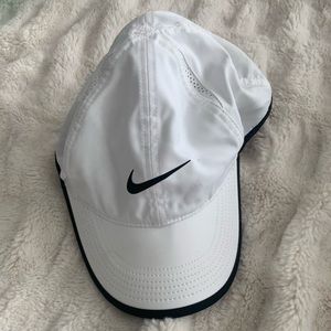 White nike hat